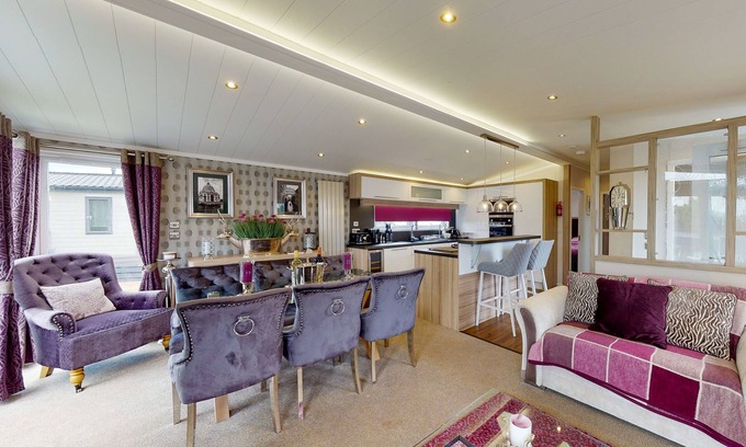 Dogdyke Casa | Tattershall VIP Lodge - Sleeps 6 - Terrace with private hot tub