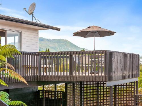 Taupo Casa | Taupo Panorama - Lake Taupo Holiday Home