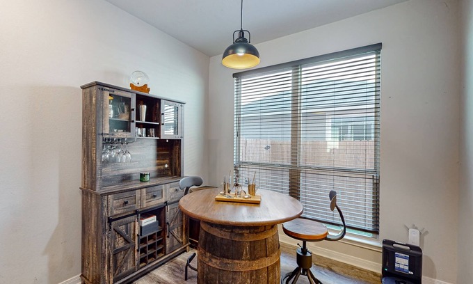 College Station Casa | Tavern style house with patio and enclosed backyard, close to golf course