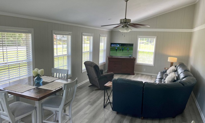 Summerton Casa | Taw Caw Creek Rental - perfect for fishermen - NO PETS