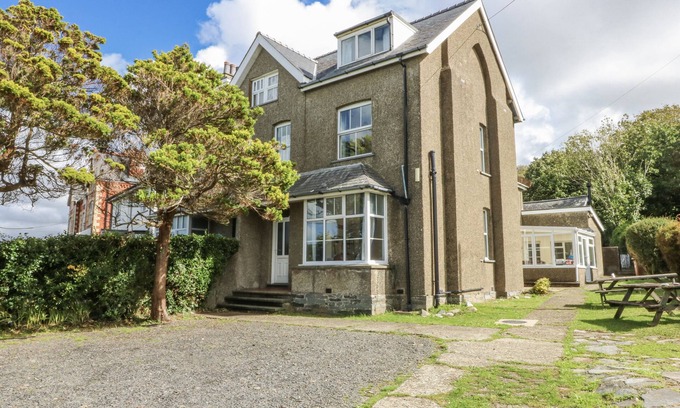 Llwyngwril Cabaña | TAWELFAN, pet friendly, country holiday cottage in Llwyngwril