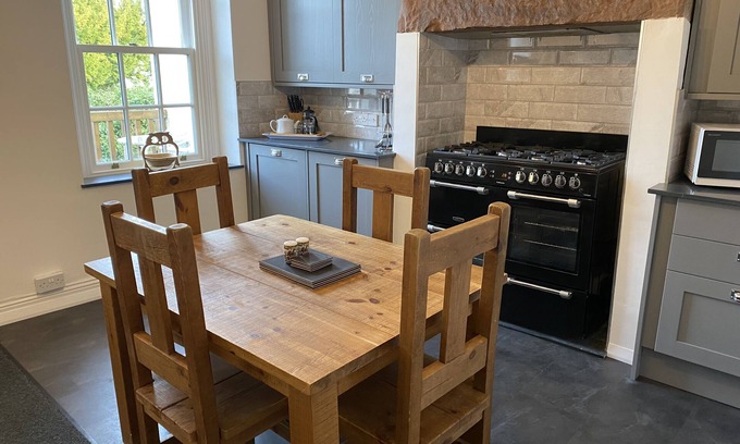 Portinscale Cabaña | Tawny Cottage - a cottage that sleeps 4 guests in 2 bedrooms