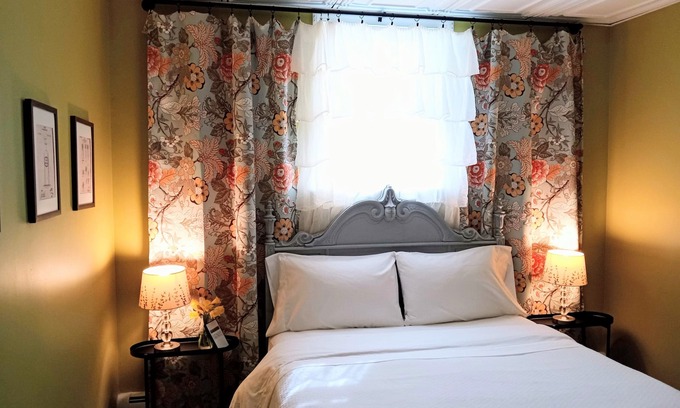 Fall River Apartamento | Taylor's Pharmacy Guesthouse: su hogar lejos del hogar en el sur de Nueva Inglaterra.