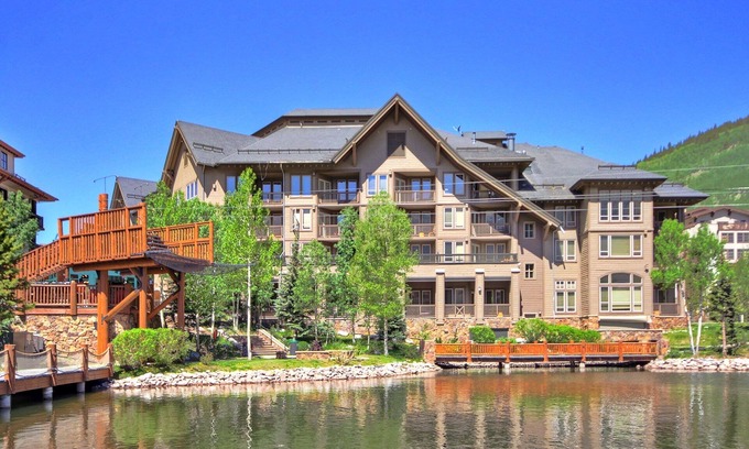 Copper Mountain Village Condominio | Taylors Crossing In The Heart Of Copper - TX212 by RedAwning