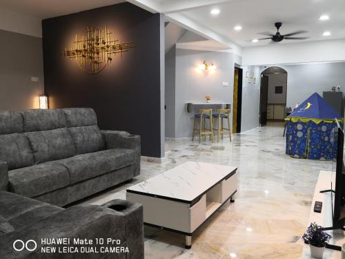Taman Bertuah Casa | TB HOMESTAY Tasek klebang(taman bertuah) 10pax wifi