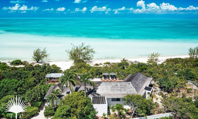 Ocean Point Casa | TC Villas / Six Turtles / Luxury Beachfront Villa on Taylor Bay Beach