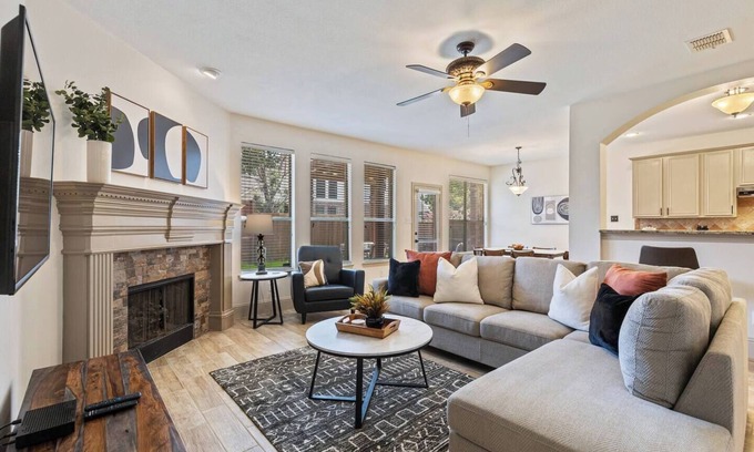 Flower Mound Casa | TCH - Spacious 4bd/2ba in Flower Mound w/Workspace