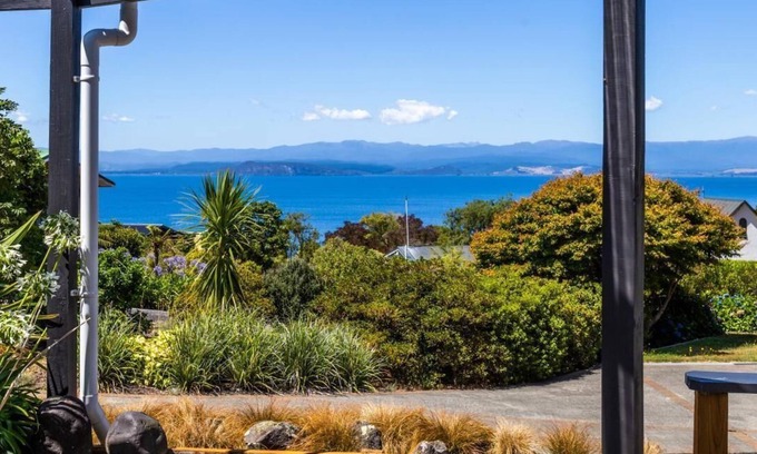 Whareroa Village Casa | "Te Hokinga" - Escape junto al lago