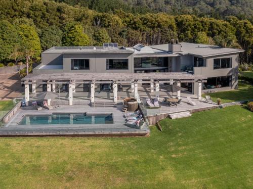 Whangapoua Casa | Te Punga Lodge - Whangapoua Beach Luxury Villa