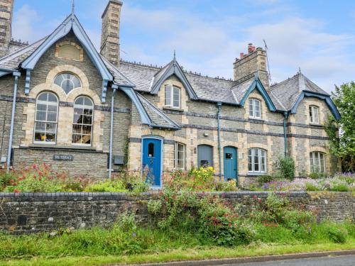 Kinnerton Casa | Teacher's Cottage