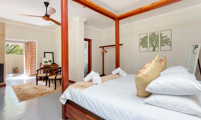 Madeteleli Casa | Teak Place Guest Rooms