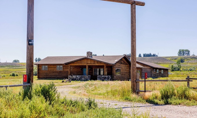 Cody Casa | Teal Door Escape- country living close to town