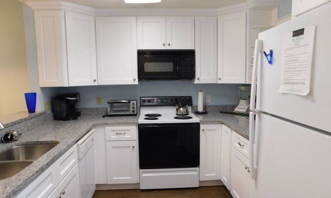 North Myrtle Beach Condominio | Teal Lake #2211 2 Bedroom Condo by RedAwning