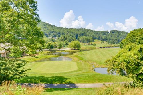 Dillard Apartamento | Tee Off in the Mtns Sky Valley Condo with View!