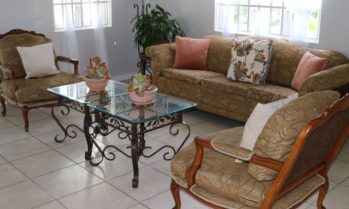 Rodney Bay Cama Y Desayuno | Tee's Island Home