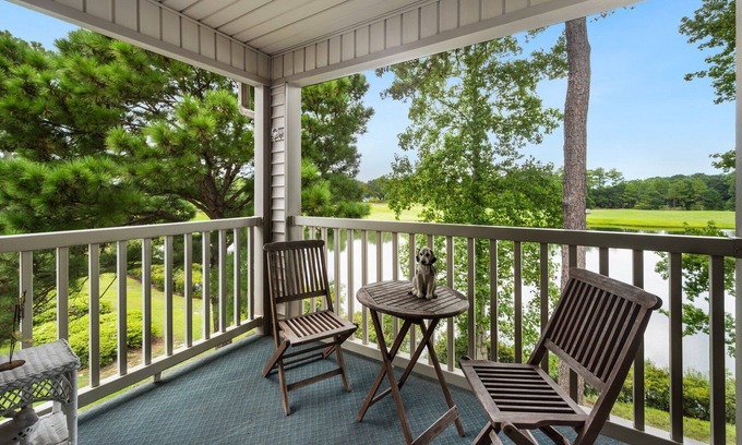 Pawleys Island Condominio | Tee Time Escape condo in Beautiful True Blue Golf Resort with Community Pool