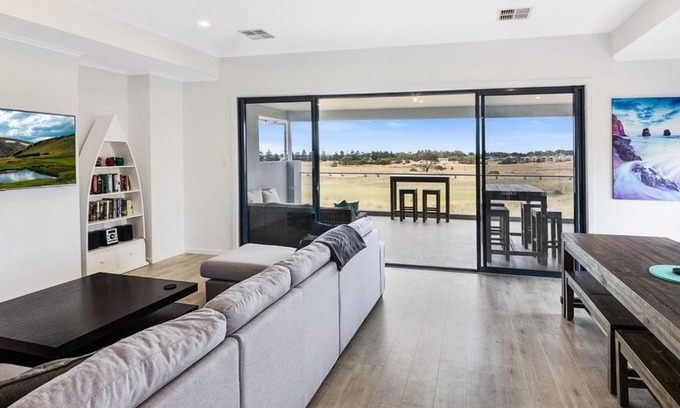 Normanville Casa | Tee Two on Troon - 21/30 Troon Drive