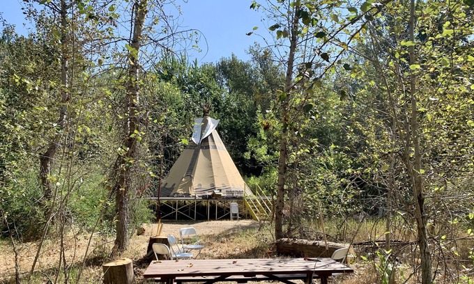 Eagle Alquiler De RV | Teepee tipi in 10 acre Forest Riverfront in Eagle!