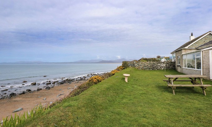 Llandanwg Casa | TEGAWELON, country holiday cottage, with a garden in Harlech