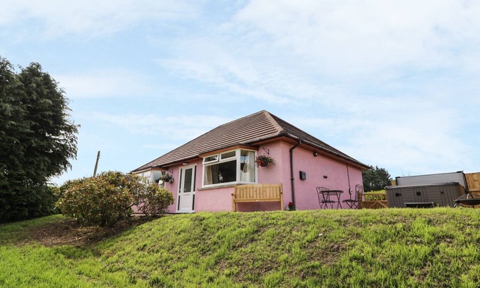 Rhayader Cabaña | TEGFAN, admite mascotas, con bañera de hidromasaje en St Harmon, Ref 977099