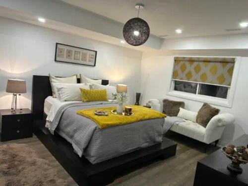 Churchill Meadows Casa | Tehreem's Luxurious Private Bedroom En Suite