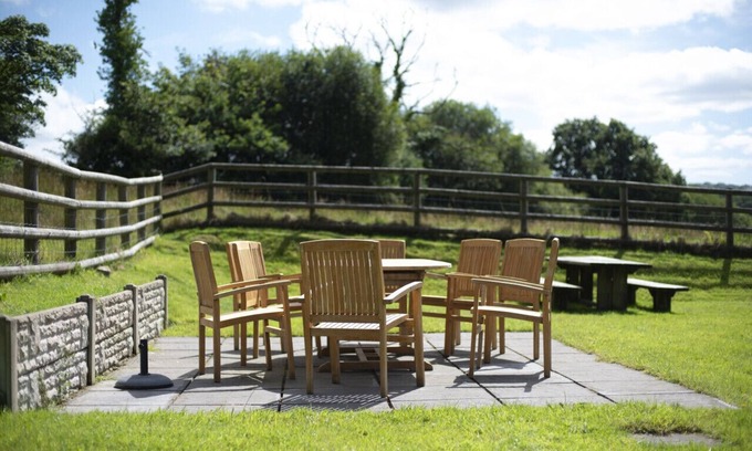 Pentrefelin Casa | Teilo Barn - 4 Bedrooms