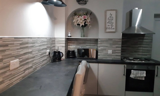 Oakengates Apartamento | Telford - Apartment - Sleeps 5 - Flat 4
