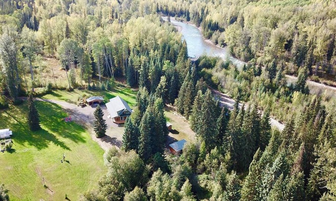 Regional District of Bulkley-Nechako Casa | Telkwa River Lodge - Rural riverfront property