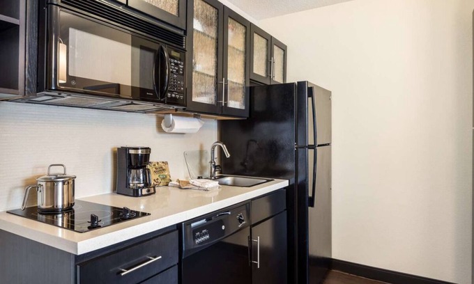 Tempe Hotel | Tempe's Hidden Gem! 4 Spacious Units, Full Kitchen, Outdoor Pool, Pets Allowed!