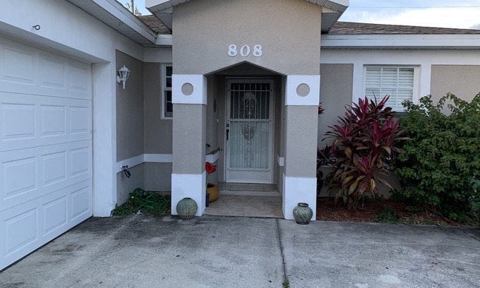 Cocoa Casa | TEMPLE of RELAXATION**Cozy Bungalow by the Beach (Whole House)