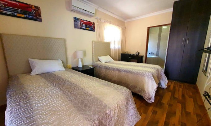 Mahikeng Cabina | Tenacity Mafikeng Guesthouse - 4