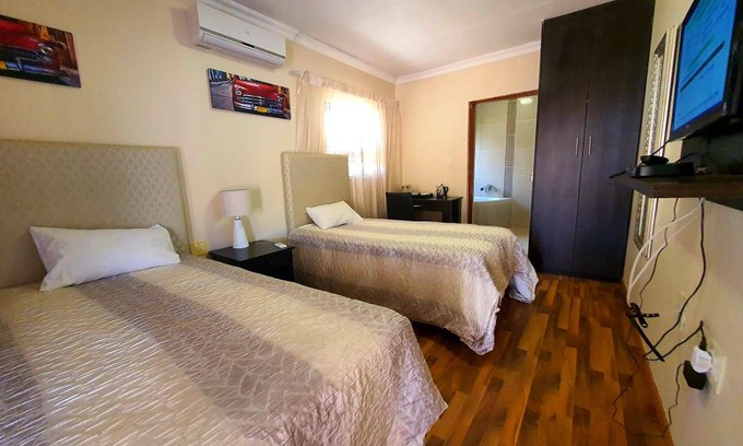 Mahikeng Cabina | Tenacity Mafikeng Guesthouse - 7