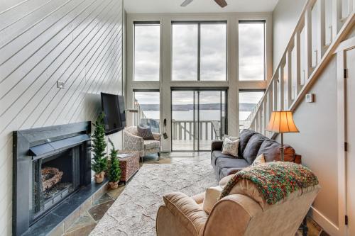 Counce Casa | Tennessee River Vacation Rental with Deck and View!