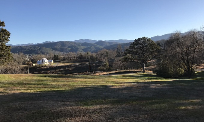 Townsend Cabina | ¡La mejor escapada de alquiler de vacaciones en las montañas humeantes de Tennessee!
