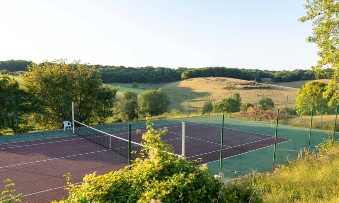 Juignac Cabaña | Tennis court and pool, and amazing views.
