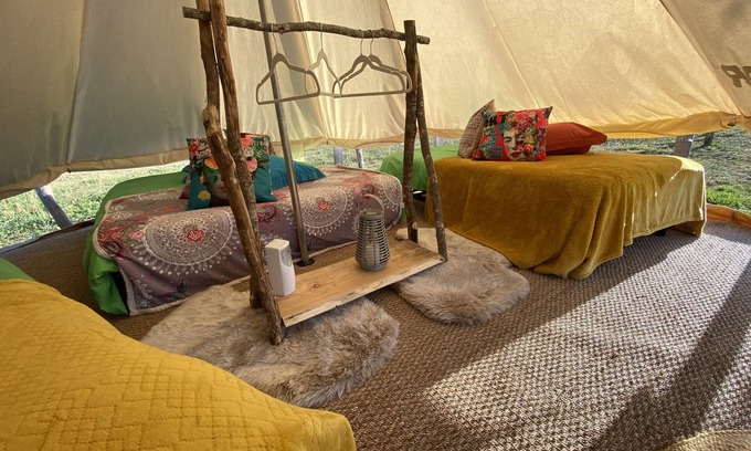 Thiel-sur-Acolin Alquiler De RV | La Frida Kahlo-Tienda de campaña-Familiar-Baño con bañera-Vista al Jardín