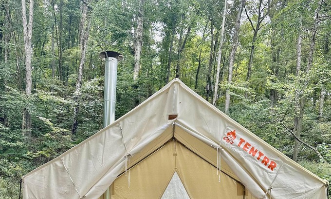 Clarksville Alquiler De RV | Tentrr Signature Site - Lost in the Woods