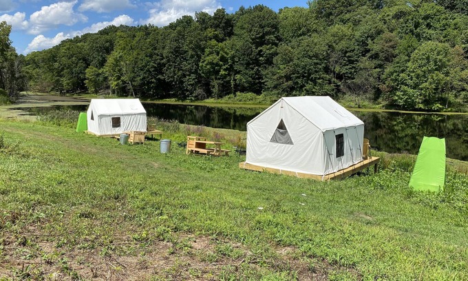 Town of Marbletown Alquiler De RV | Tentrr Signature Site - Lakeside Tents in Historic Orchard