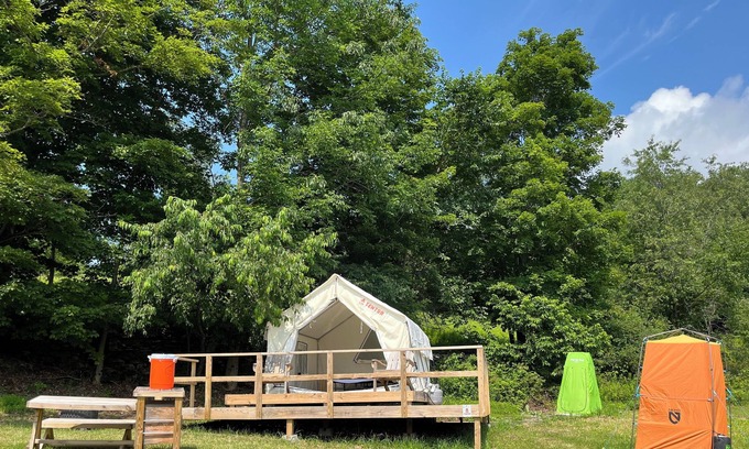Bovina Center Alquiler De RV | Tentrr Signature Site - Emerald Farm in the Land of Bovina (tent 2)