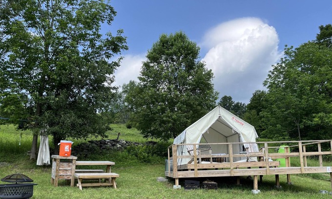 Bovina Center Alquiler De RV | Tentrr Signature Site - Emerald Farm in the Land of Bovina (tent 1)