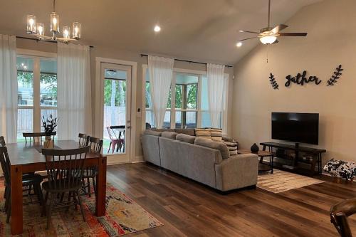 New Braunfels Casa | Tequila Mockingbird & Mint Julep