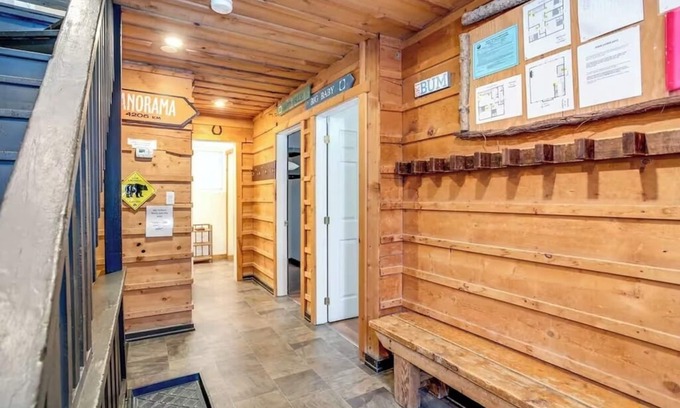 The Blue Mountains Cabina | "Tequila Sunrise" Big Space-Lots of Fun + HotTub (Natural Gas)