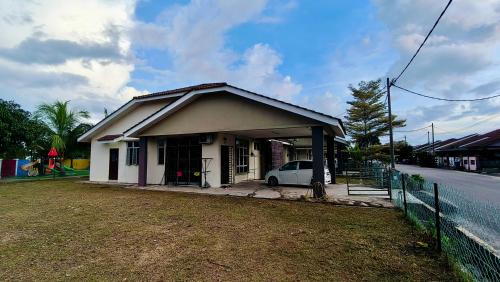 Kampung Bukit Rangin Casa | Teratak Anies Semi-D Bypass Homestay Kuantan