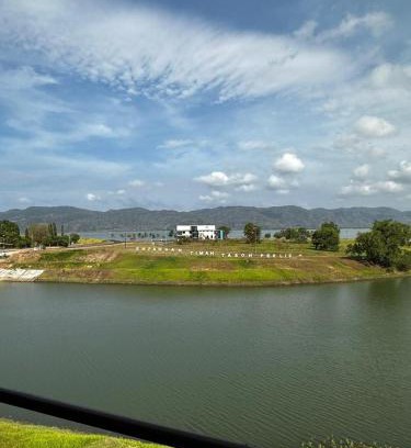 Kampung Padang Malau Complejo | Terinai Tasoh Lake View Resort and Cafe