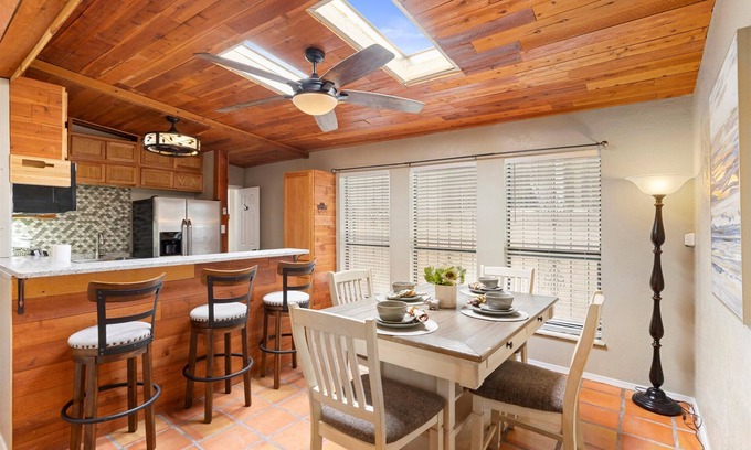 Northeast Heights Casa | Terra Cotta, 1QN, 1 Futon, near I-25/I-40