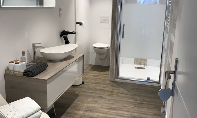 Basse-Goulaine Casa | Apartamento con terraza cerca de la exuberante vegetación de secoyas cerca de Nantes
