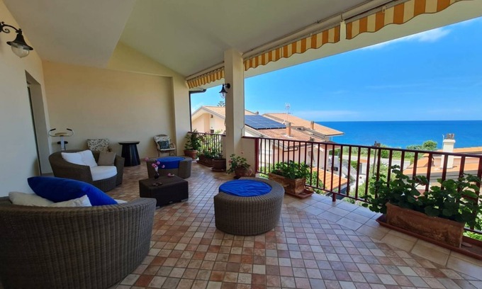 Pizzo Apartamento | Terrace and Sea View (PIEDIGROTTA TERRACE)