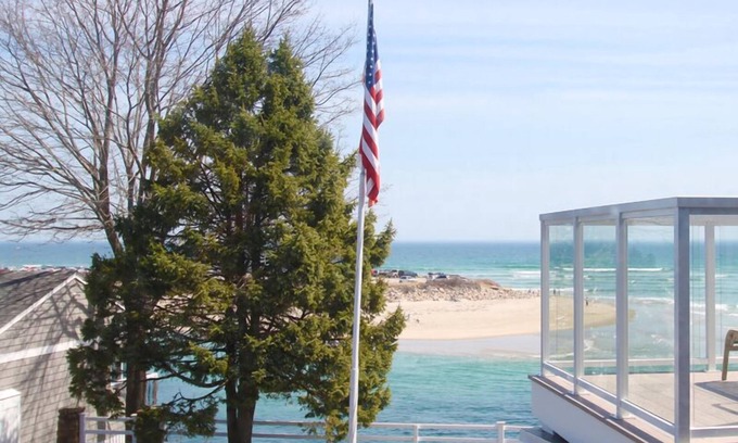 Ogunquit Hotel | Terrace by the Sea