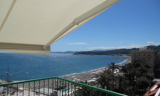 Varazze Apartamento | Terraza sobre el mar en Varazze - código citra 009065-LT-0313