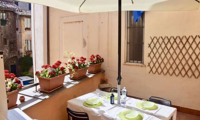 Rione XI Sant'Angelo Apartamento | Terraza en centro de Roma - Plaza España, Colosseo, Trastevere a 5 min